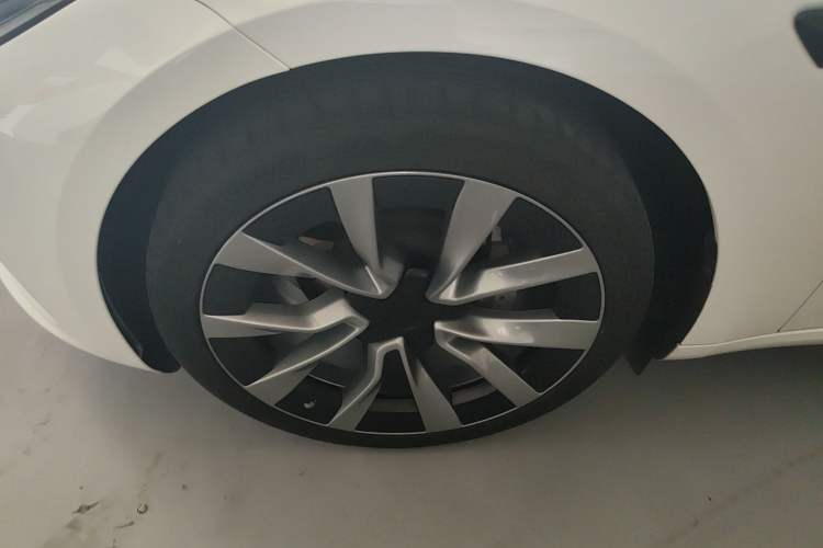 Used Tesla Model 3 2023 Long-Range All-Wheel-Drive Version Left Front Wheel Hub