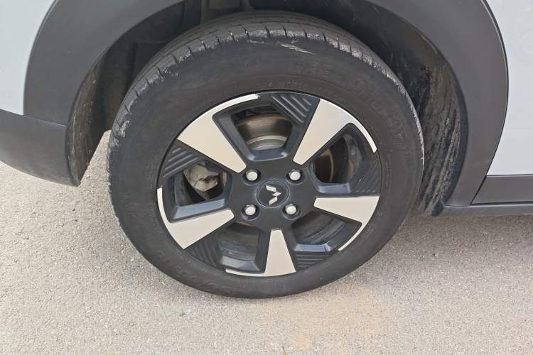 Used Wuling Bingo PLUS 2024 510 km Flagship Edition Four-Seater Version Right Rear Wheel Hub