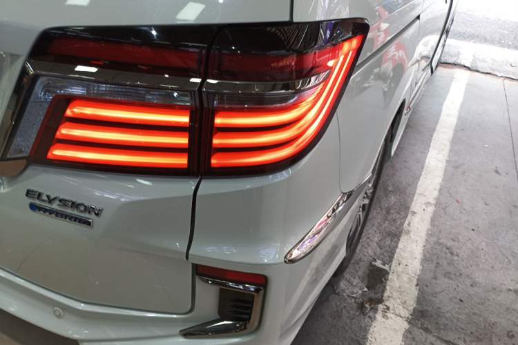 Used Honda Elysion 2019 2.0L Hybrid Luxury Edition
