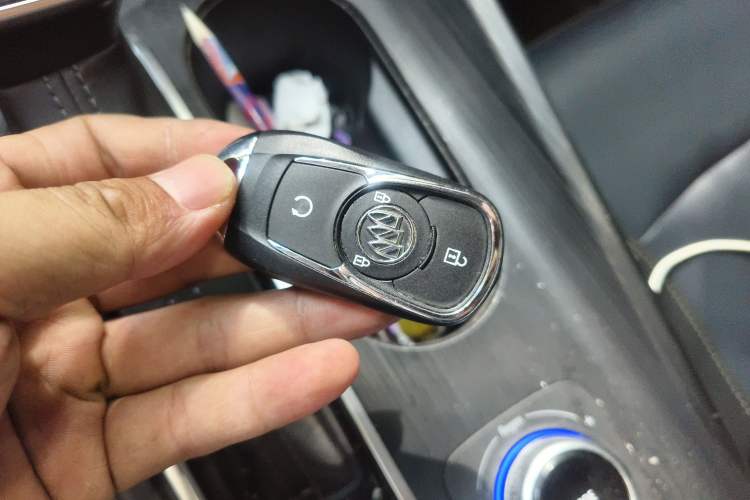 Used Buick Velite 6 2023 Revised Version 430 km Range – Commuter Edition Vehicle Key