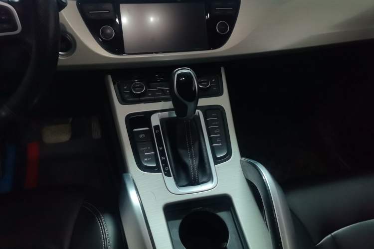 Used Geely Auto Emgrand X7 Sport 2018 1.8TD Automatic Two-Wheel Drive Smart Connect 4G Internet Edition
