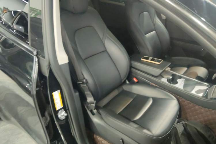 Used Tesla Model Y 2023 Rear-Wheel-Drive Version Right Front Seat