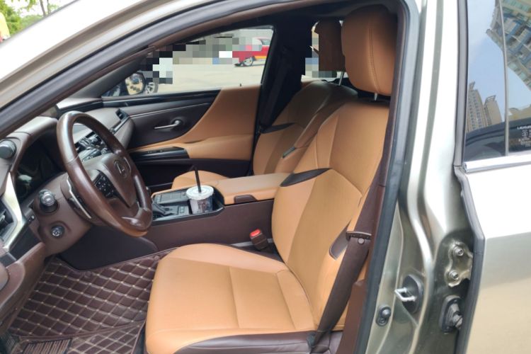 Used Lexus ES 2020 300h Premier Edition