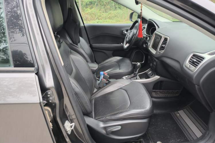 Used Jeep Compass 2017 200T Automatic Family Edition
