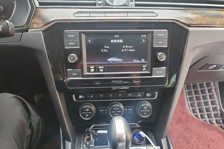 Used Volkswagen Magotan 2018 380TSI DSG Luxury Model Audio And AC Panel