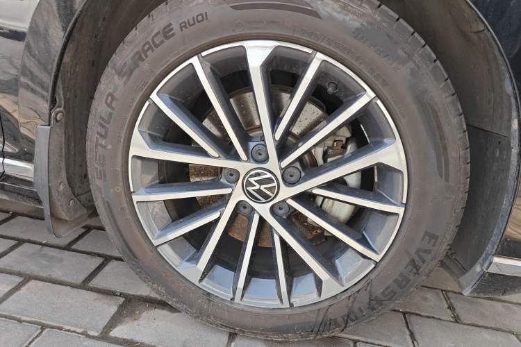 Used Volkswagen Magotan 2020 330TSI DSG Luxury Edition Right Front Wheel Hub