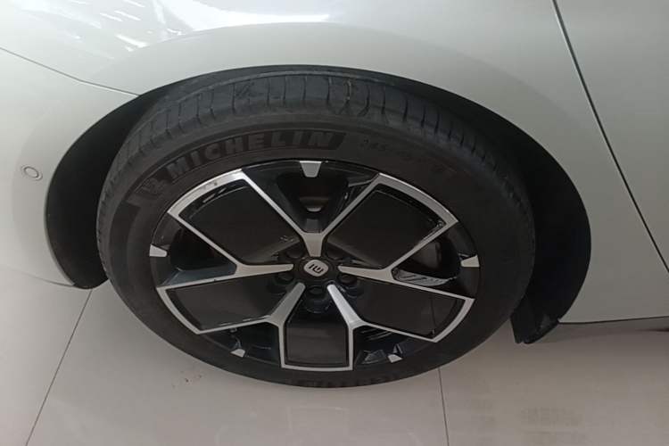 Used Xiaomi Auto SU7 2024 Rear-Drive Long-Range Intelligent Driving Version Exterior 5