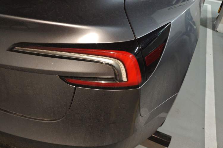 Used Tesla Model 3 2025 Rear-Wheel-Drive Version Exterior 3