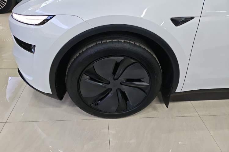 Used Tesla Model Y 2025 Rear-Wheel-Drive Version