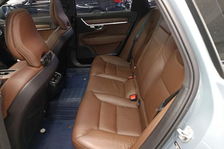 Used Volvo V90 2022 Cross Country B5 AWD Smart Range Edition
