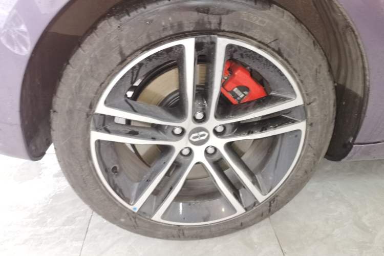 Used Hima AITO M5 2025 Extended-Range Ultra All-Wheel-Drive Version Right Rear Wheel Hub