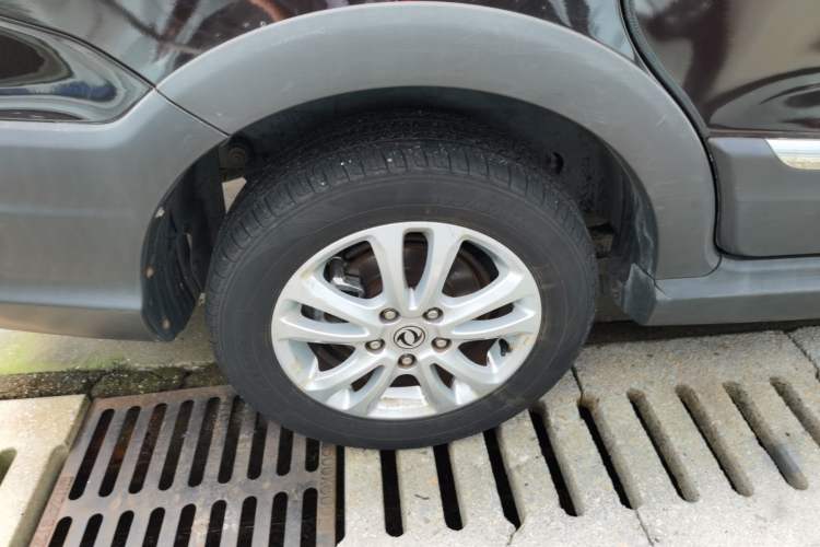 Used Dongfeng Fengon 370 2016 1.5L Manual Elite Travel Edition 7 Seats
