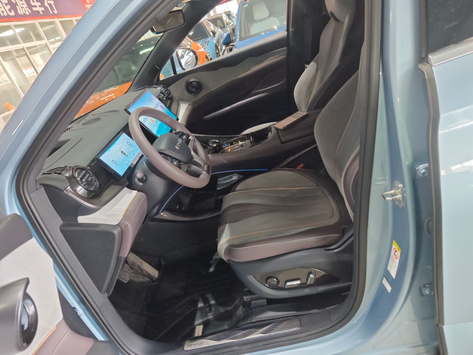 Переднее сиденье в автомобиле