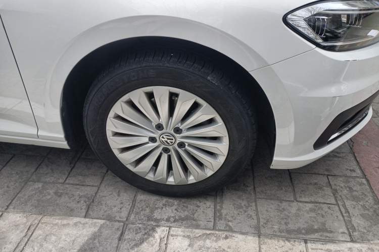 Used Volkswagen Lavida 2019 280TSI DSG Comfort Edition China VI standard Right Front Wheel Hub