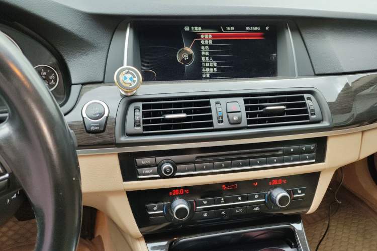 Used BMW 5 Series 2014 525Li Luxury Design Package Audio And AC Panel