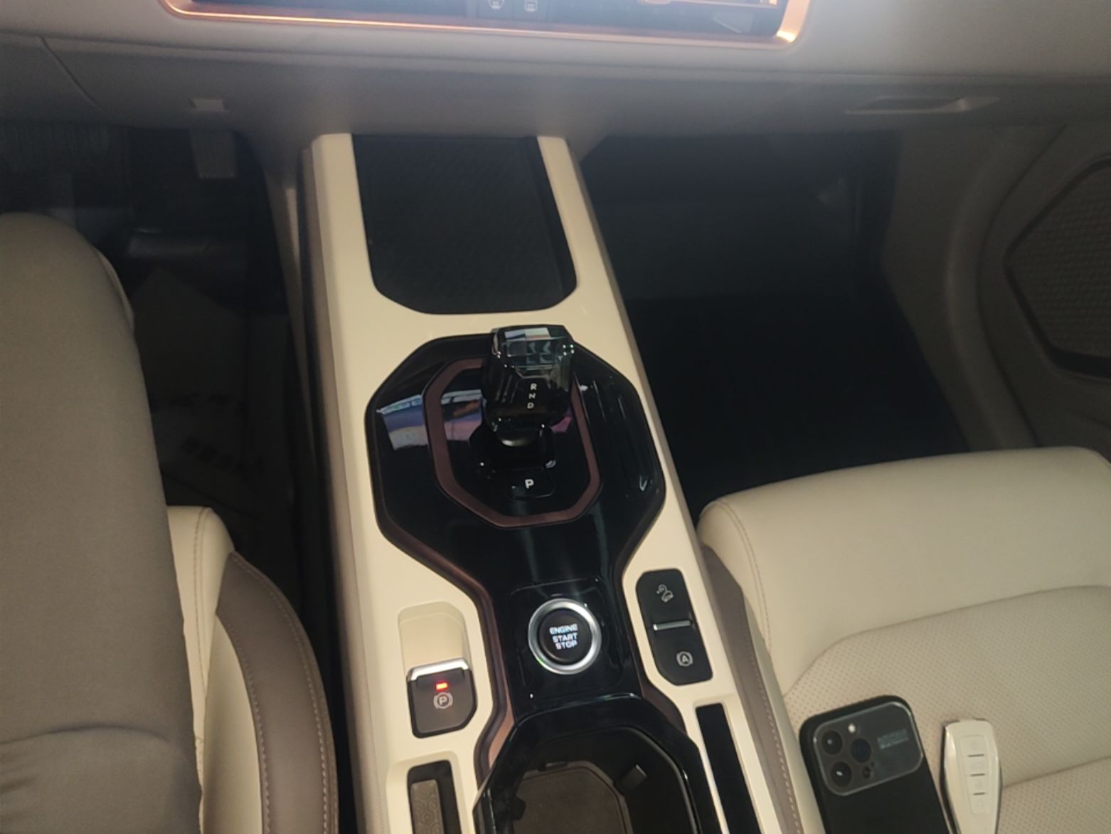 Geely Auto icon 2026 Model Chocolate 1.5TD Pure & Refined Edition — снимка 16
