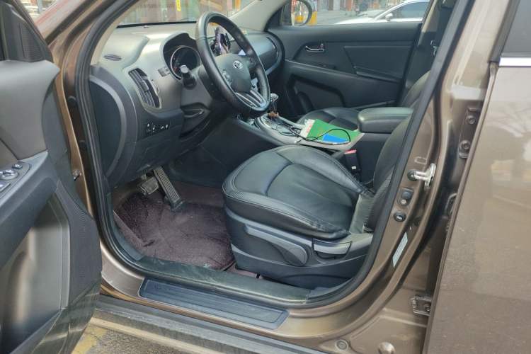 Used Kia Sportage R 2015 2.0L Automatic Two-Wheel Drive DLX Model Driver Seat