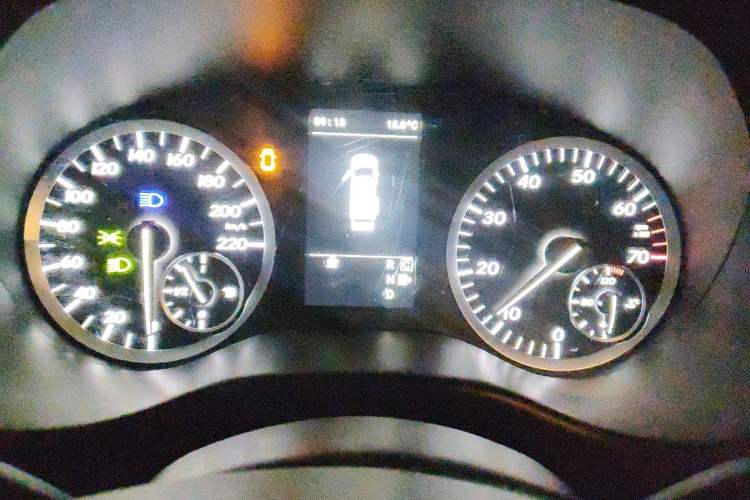 Used Mercedes-Benz Vito 2018 2.0T Elite Version 7 Seats China VI Emission Standard
