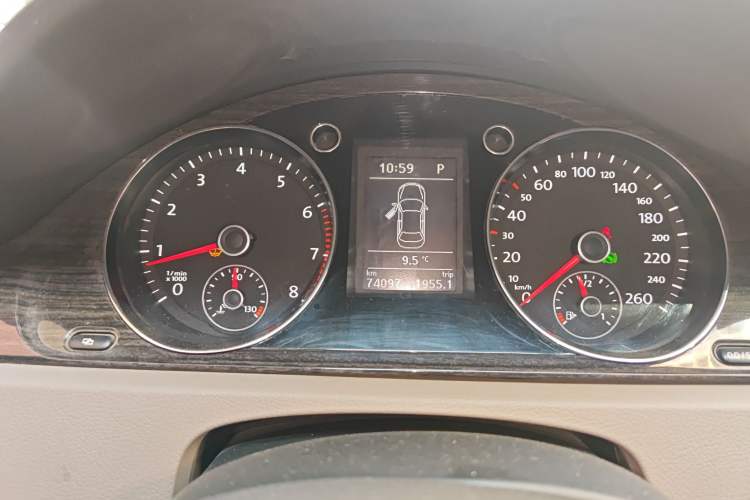 Used Volkswagen Magotan 2012 Facelift 2.0 TSI Prestige Model Instrument Cluster