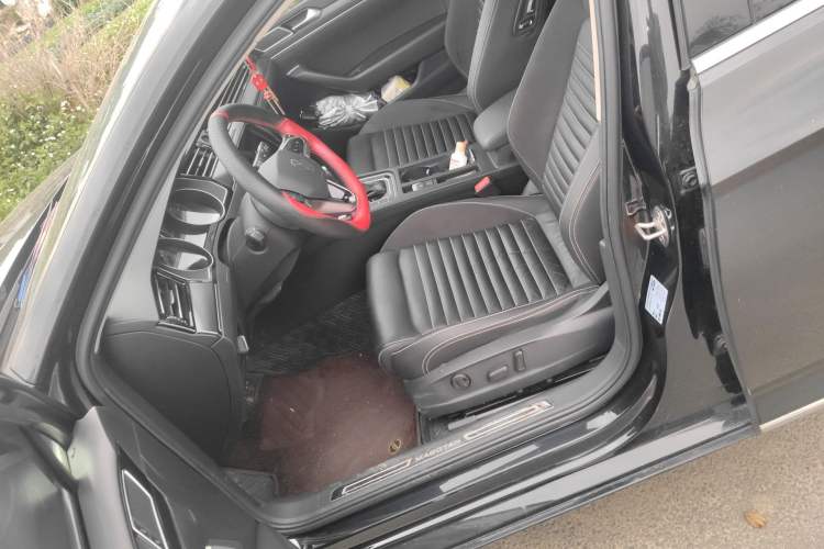 Used Volkswagen Magotan 2020 330TSI DSG Leading Model Left Front Seat