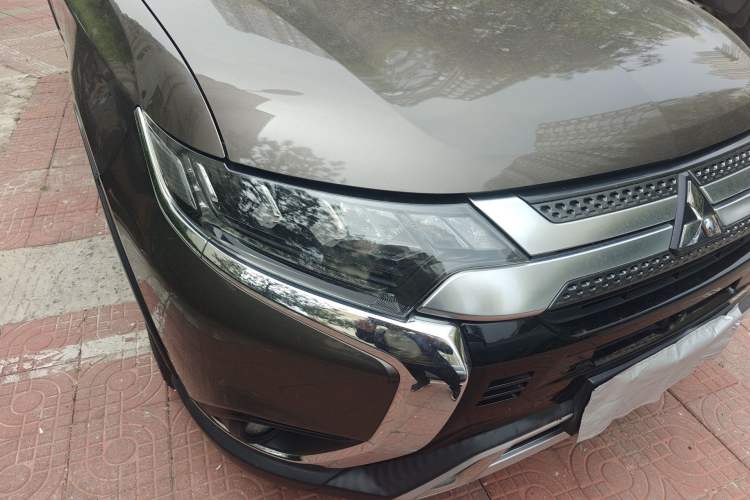 Used Mitsubishi Outlander 2020 2.4L 4x4 Zhi Xiang Edition 5 Seats