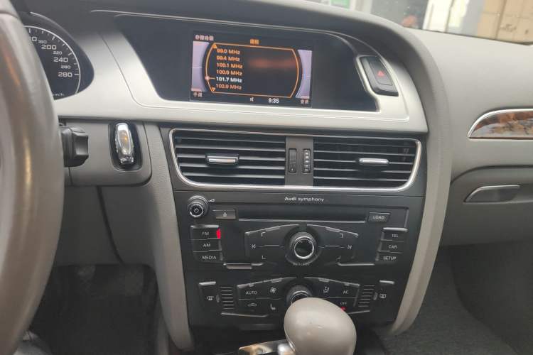 Used Audi A4L 2010 2.0 TFSI Comfort Edition Audio And AC Panel