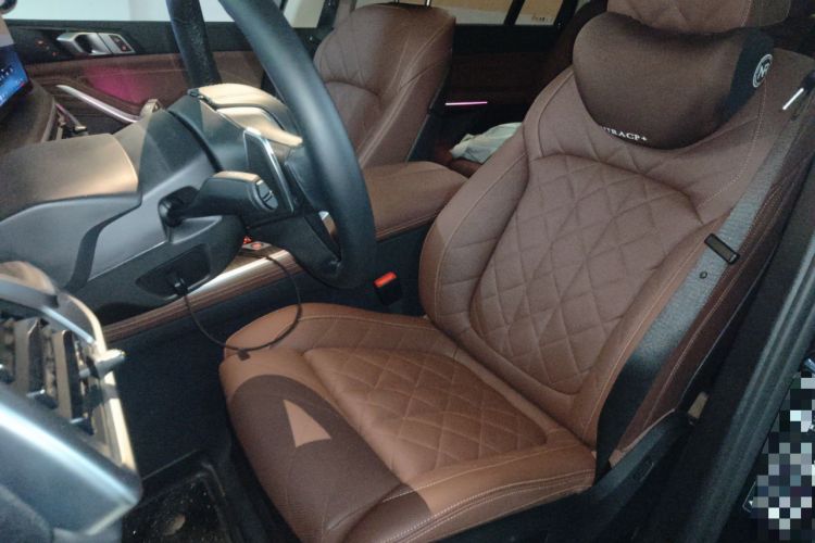 Used BMW X7 2024 xDrive40i Luxury Package – Leading Model Left Front Seat