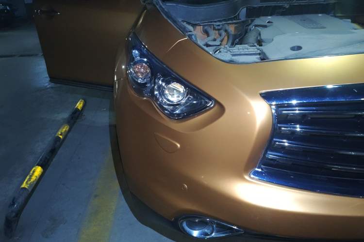 Used Infiniti QX70 2013 3.7L Standard Edition Right Front Headlight