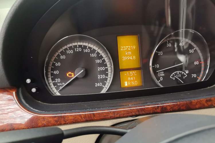 Used Mercedes-Benz Viano 2011 2.5L Navigator Edition