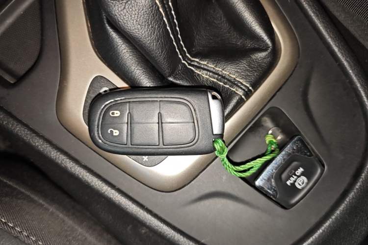 Used Jeep Cherokee 2017 2.0L Superior Edition Vehicle Key