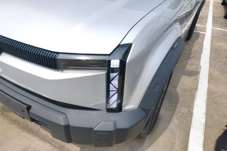 Used iCAR 03 2024 401km Two-Wheel Drive Standard Advanced Version Left Front Headlight