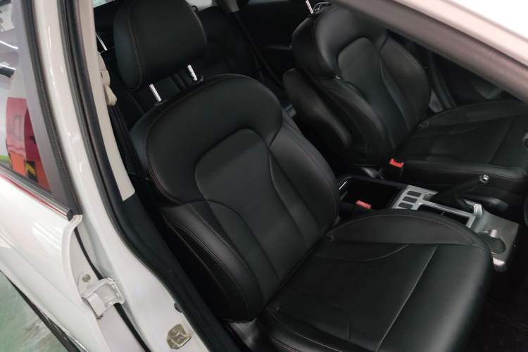 Used Haval H6 2015 Upgraded Model 1.5T Manual Two-Wheel Drive Elite Version Right Front Seat