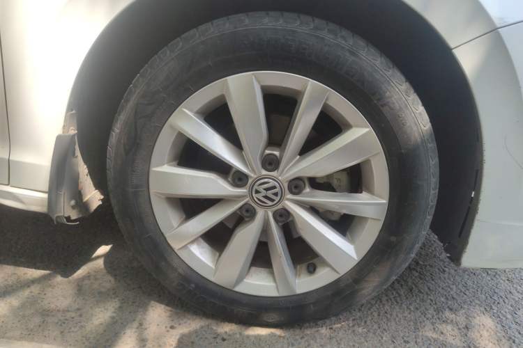 Used Volkswagen Bora 2019 Revised Version 1.5L Automatic Elite Edition China VI Standard Right Front Wheel Hub