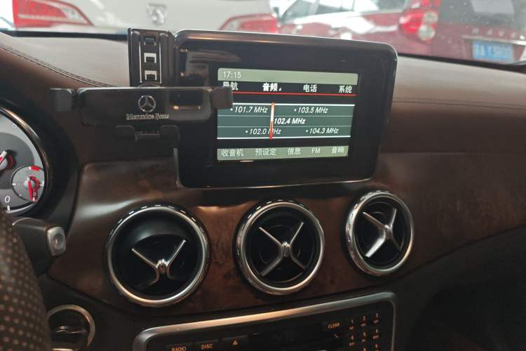 Used Mercedes-Benz GLA 2015 GLA 260 4MATIC Audio And AC Panel