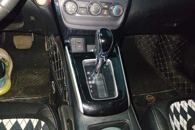 Used Nissan Sylphy 2019 1.6XV CVT Smart Connect Luxury Edition China VI Standard Gear Lever