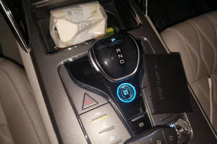 Used BYD Tang New Energy 2024 DM-i Glory Edition 112KM Prestige Model
