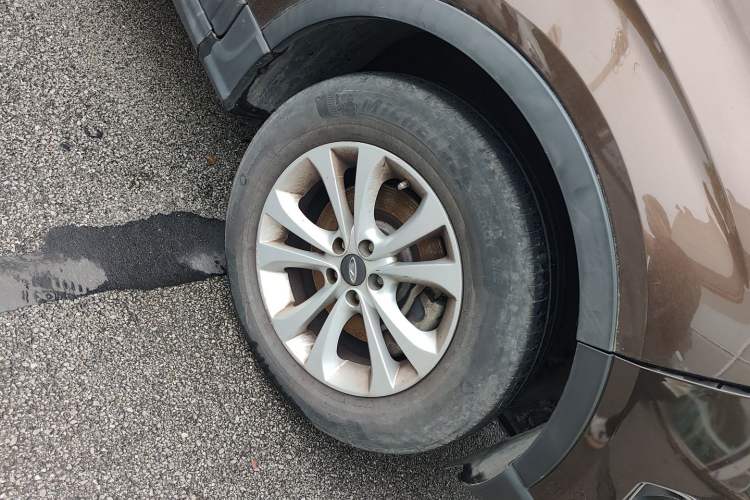 Used Chery Tiggo 5 2014 2.0L Manual - Family Deluxe Edition Right Front Wheel Hub