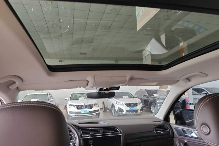 Used Volkswagen Tiguan L 2018 Facelift 330TSI Automatic Two-Wheel Drive Luxury Edition Headliner