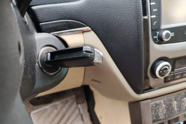 Used Geely Auto Classic Emgrand 2013 Sedan 1.8L CVT Prestige Model
