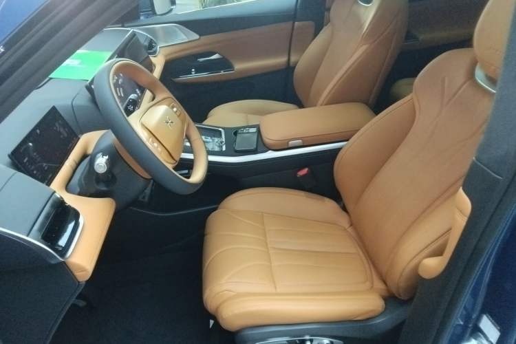 Used XPeng G9 2025 725 with Ultra-Long Range Max Left Front Seat