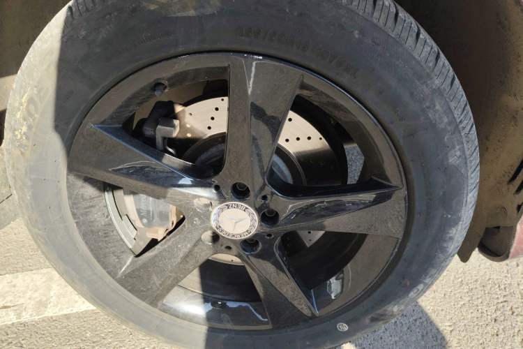 Used Mercedes-Benz M-Class 2014 ML 320 4MATIC Right Front Wheel Hub
