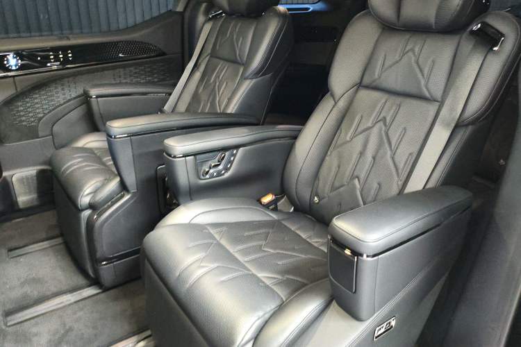 Used Zeekr 009 2024 7-Seater Walk-Through Version Four-Wheel Drive 108 kWh Left Rear Seat