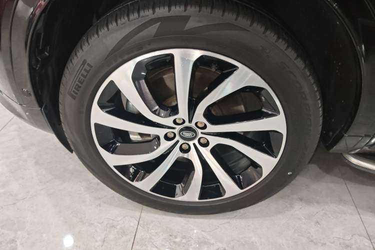 Used Land Rover Discovery Sport 2020 249 PS R-Dynamic Performance Tech Edition 5 Seats Left Front Wheel Hub