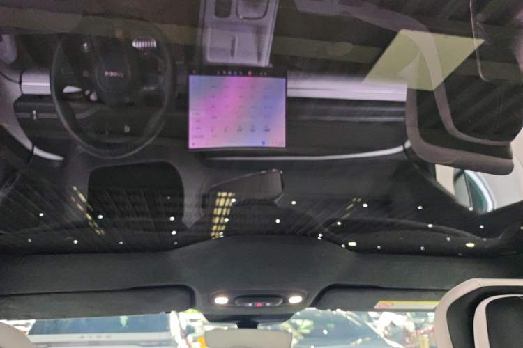 Used Xiaomi Auto SU7 2024 Four-Wheel Drive Ultra-Long Range Advanced Intelligent Driving Max Edition
