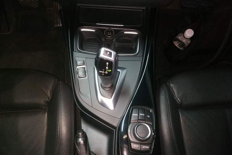 Used BMW 1 Series 2015 120i Sport Design Package Gear Lever
