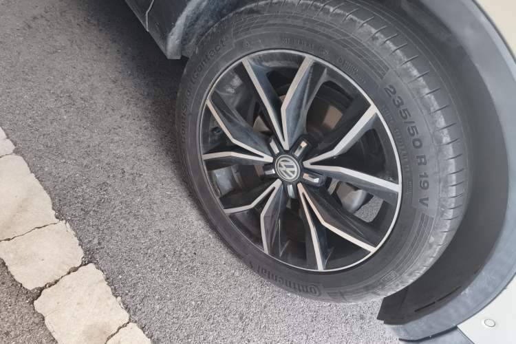 Used Volkswagen Tiguan L 2020 330TSI Automatic Two-Wheel Drive Smart Luxury Edition China VI Standard
