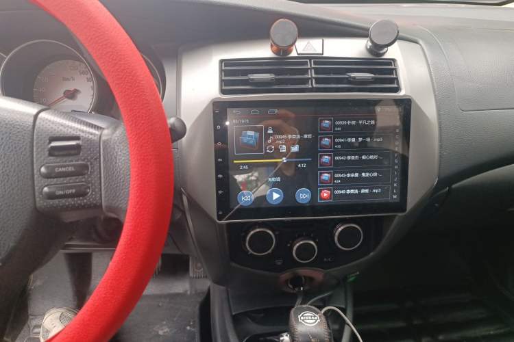 Used Nissan Livina 2010 Jingrui Edition 1.6L Automatic Smart High-End Model Audio And AC Panel