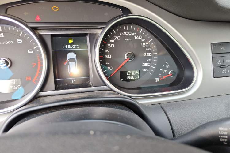 Used Audi Q7 2014 35 TFSI Ambition Edition Odometer Close Up