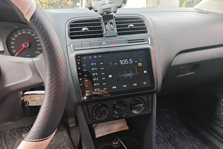 Used Volkswagen Polo 2014 1.4L Manual Fashion Edition Audio And AC Panel