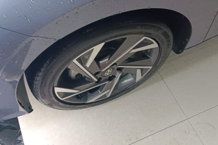 Used Hyundai Elantra 2023 1.5L CVT GLX Elite Edition Left Front Wheel Hub